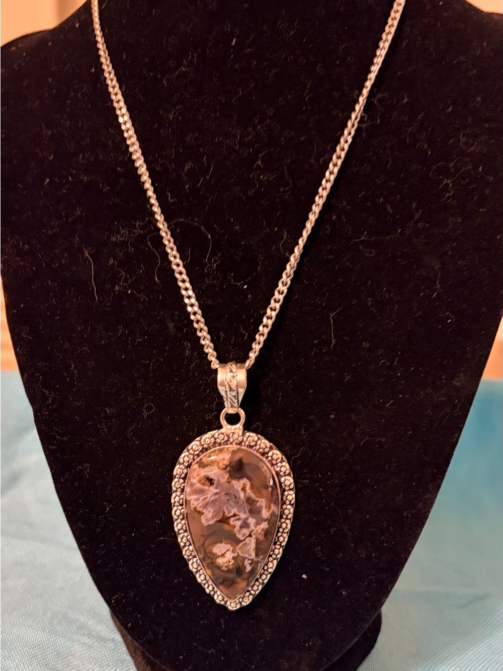 Silver-Tone Teardrop Agate Pendant Necklace - Black and Gray